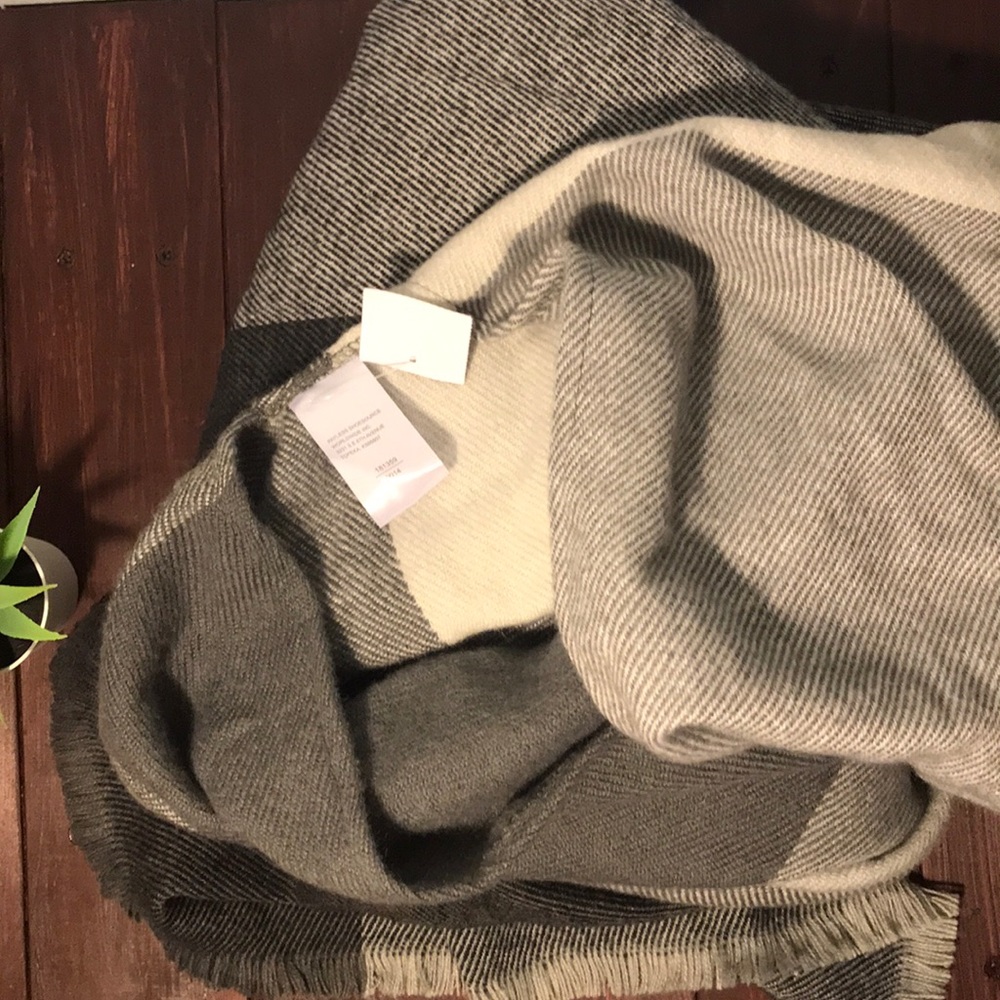 women’s cover up/parka/shawl